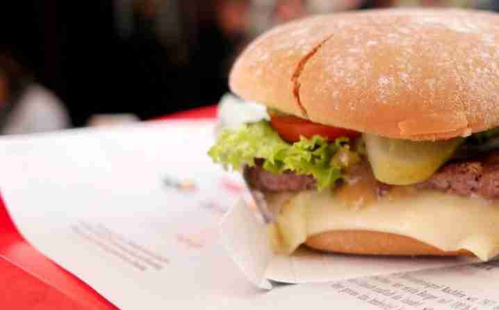 Napokon otkrivena tajna: Zašto fast food burgeri nikad ne trunu?