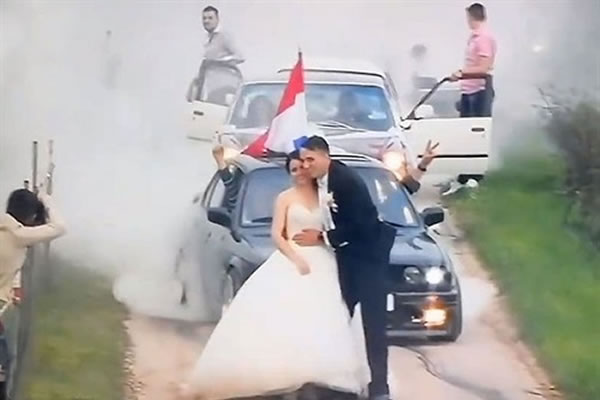 Iznenadit ćete se: Pogledajte zašto su ovi svatovi iz Hercegovine postali hit na Facebooku