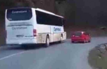 Evo ko vozi bh. građane: Vozač autobusa pretiče u krivini, na punoj liniji… (VIDEO)