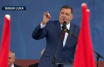 Dodik zapjevao na mitingu: Hajmo mi ”onu našu”…