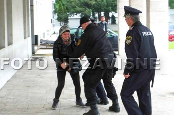 Ovo je žena koja se pokušala zapaliti ispred zgrade Vlade BiH