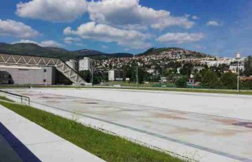 SAMO KOD NAS: U Sarajevu ispod obnovljene piste tepsijama skupljaju vodu!