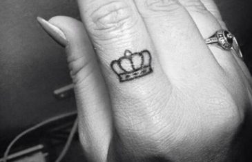 Zašto djevojke masovno tetoviraju KRUNE na prstima?