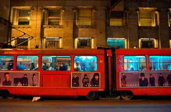 SARAJEVO – Dvije žene se potukle u tramvaju nakon svađe: Ostali putnici navijali?! (VIDEO)