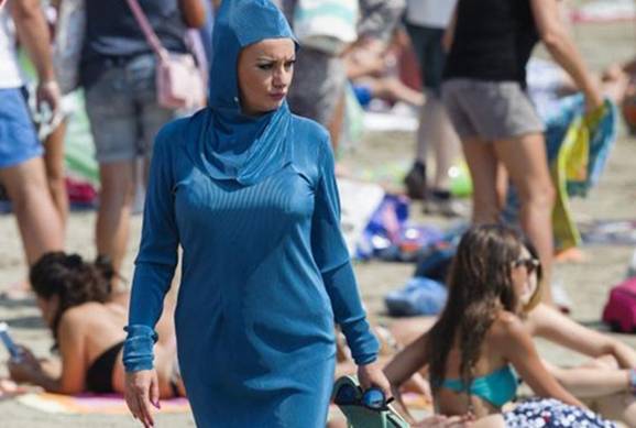 Novinarka Slobodne Dalmacije u burkiniju na plaži: Saznajte kakve je reakcije izazvala
