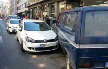 Nesreća u centru Sarajeva: Pješakinju kombijem udario na pješačkom prelazu