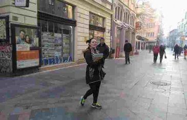Ovo je prevarantica Andrea koja u Sarajevu uzima novac od građana i ne boji se policije
