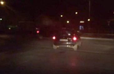 Snimljeno na Ilidži: Potpuno pijan vozilom udarao u ivičnjake i kontejnere