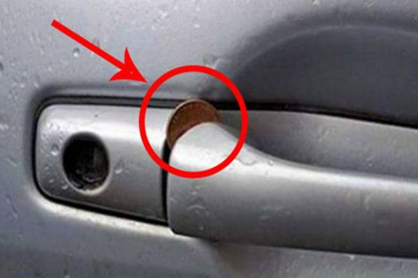 OPREZ: Ako vidite novčić ovako zaglavljen na vratima vašeg automobila, reagujte odmah!