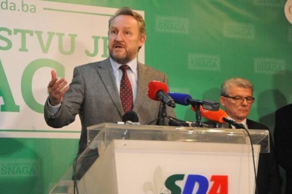 SDA: Schmidt nedopustivo pogazio Ustav FBiH, ignorisanje volje Bošnjaka je neprihvatljiv presedan
