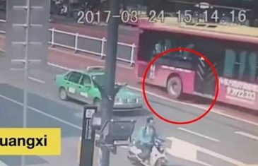 OTVORILA SE RUPA NA PROMETNOJ ULICI: Zemlja umalo progutala autobus u kome je bila 21 osoba (VIDEO)