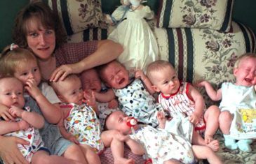 Rekli su joj da abortira četiri od sedam beba. Pogledajte kako izgledaju 18 godina kasnije!
