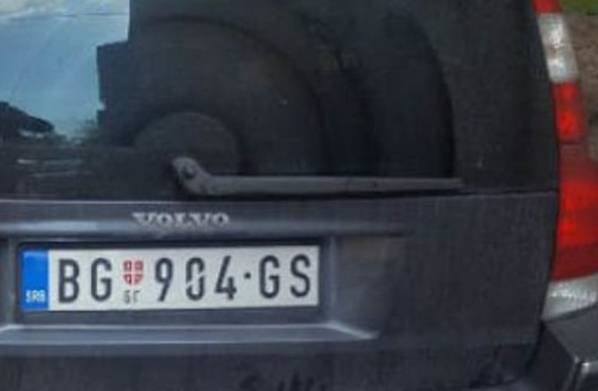 Pogledajte ŠTA SE DESILO s automobilom beogradskih registarskih oznaka u centru Sarajeva (FOTO)
