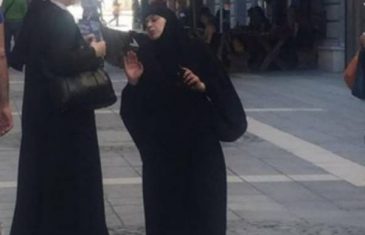 Ljepota Sarajeva: Kad se u srcu šehera sretnu časna sestra i pokrivena muslimanka… (FOTO)