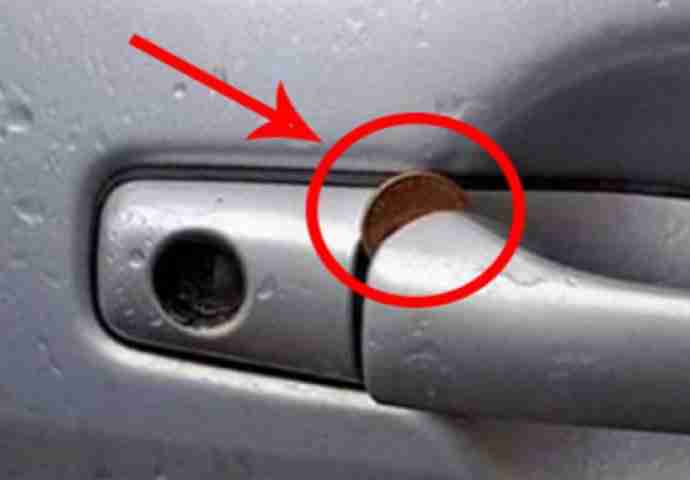 Ako vidite novčić ovako zabijen u bravi vašeg automobila, NE PIŠE VAM SE DOBRO!
