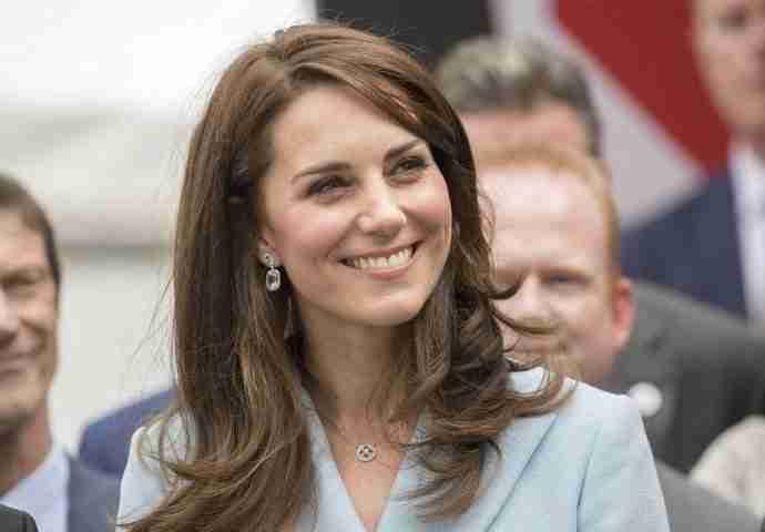 SAD JE JASNO NA KOGA JE TAKO LIJEPA: Pogledajte kako izgleda majka Kate Middleton!