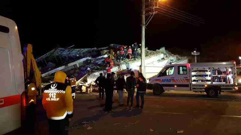 RUŠILE SE ZGRADE! Raste broj žrtava zemljotresa u Turskoj: Četrnaest mrtvih, 270 povrijeđenih