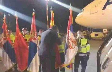 FRANCUZI SU PROČITALI VUČIĆA; SRBIJA I KINA U DOBA KORONAVIRUSA: Zbog ovoga je predsjednik Srbije poljubio kinesku zastavu i obećao da će ih…