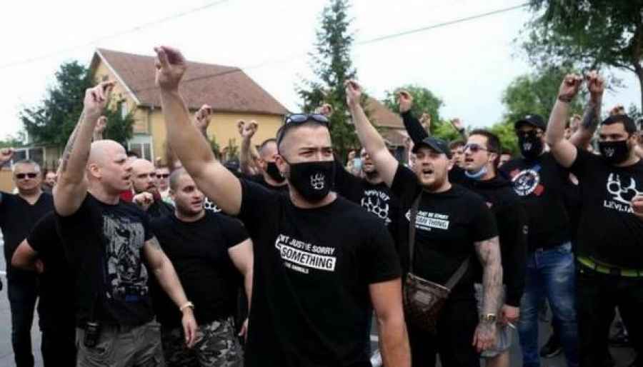 VUČIĆEV PAKLENI PLAN: Evo kako mobiliše ksenofobiju preko ultradesničara i vojske Srbije