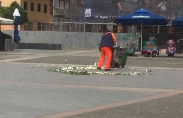 Sramota u Prijedoru: Samo sat nakon što su na trgu ostavljene ruže sa imenima ubijene djece, komunalci ih uklonili