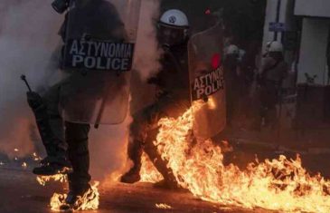 PROKLJUČALO I U GRČKOJ: Hiljade ljudi izašle na ulice, policija gađana dimnim bombama