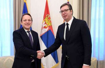 HOĆE LI VUČIĆ DANAS OBJAVITI VIJEST O PRIZNANJU: Predsjednik Srbije doručkovao u Bruxellesu s komesarom za proširenje EU-a…