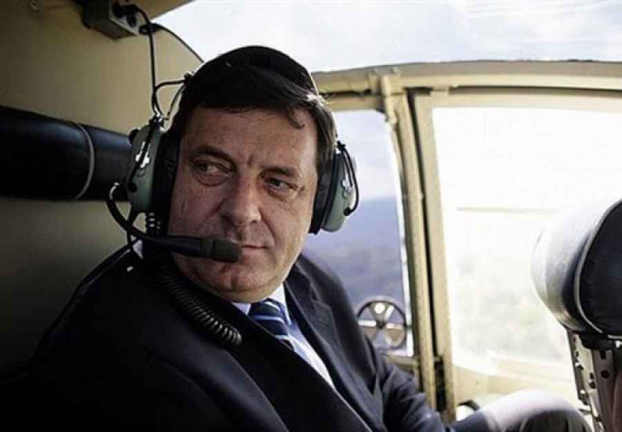 VOŽDOV DESANT NA BIJELJINU: Zašto je Dodika dovezao helikopter Vlade RS, a čuvalo ga…