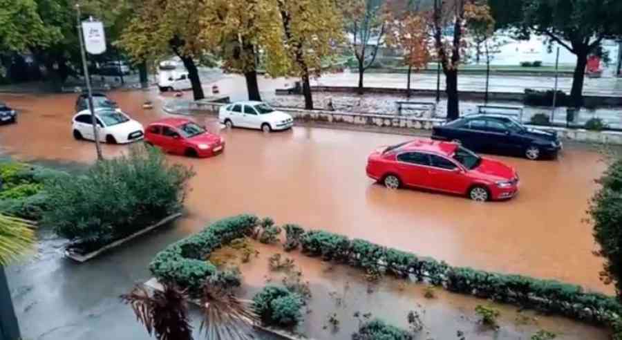 IDE LI PREMA BiH?: Nevrijeme na sjevernom Jadranu: Saobraćaj u kolapsu, prijete velike poplave…