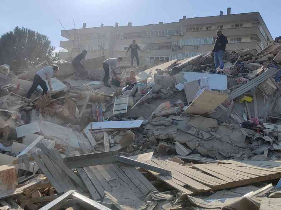 Potresne fotografije: Stižu prva izvješća o žrtvama, ljudi su zatrpani ispod ruševina, vijesti su strašne: ‘Srušeno je najmanje 20 zgrada‘