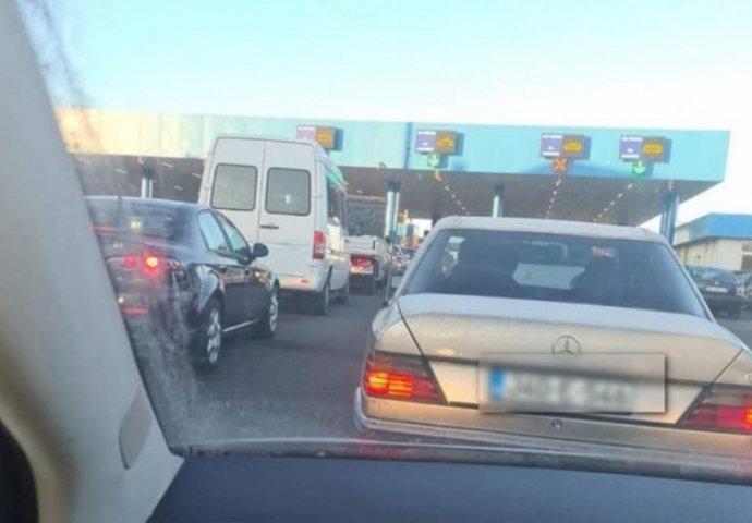 DRAMA NA GRANICI SA HRVATSKOM! U PONOĆ STUPILA NA SNAGU ODLUKA: Policija putnike vraća u Bosnu i Hercegovinu koji ne zadovoljavaju uslove prelaska