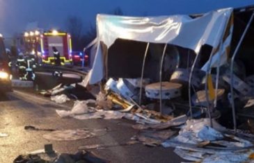 STRAŠNA TRAGEDIJA U HRVATSKOJ! U saobraćajnoj nesreći poginule četiri osobe: U kamionu su bili migranti, nagurani među balama