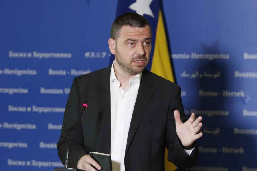 MAGAZINOVIĆ O DRŽAVNOM UDARU I DODIKOVOM PADU: “Političku krizu mogu riješiti međunarodni faktori ili Aleksandar Vučić, on je čovjek koji…”