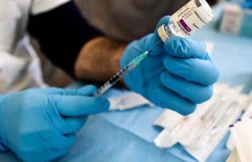 ZNANSTVENICI ISTRAŽUJU NOVE HIPOTEZE: Zašto je problem AstraZeneca, a ne i ostala slična cjepiva na bazi adenovirusa?