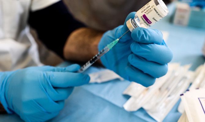 ZNANSTVENICI ISTRAŽUJU NOVE HIPOTEZE: Zašto je problem AstraZeneca, a ne i ostala slična cjepiva na bazi adenovirusa?