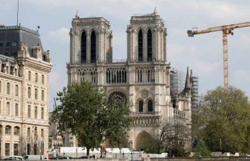 DOGAĐAJ KOJI JE UZDRMAO SVIJET: Rektor katedrale Notre-Dame otkrio koliko bi mogla trajati obnova