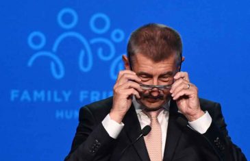 VUČIĆEV, ORBANOV I JANŠIN PRIJATELJ JE PORAŽEN: Opozicija osigurala većinu na izborima u Češkoj, glasači izbacili komuniste iz parlamenta