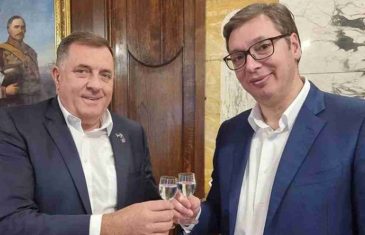KAD PALIKUĆE GLUME VATROGASCE: Taktičko povlačenje Vučića i Dodika