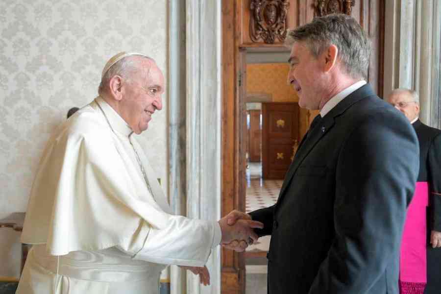 ČOVIĆEVI MEDIJI PJENE: “Komšićev ured je sakrio najvažniju poruku koju mu je uputio sekretar Vatikana!”