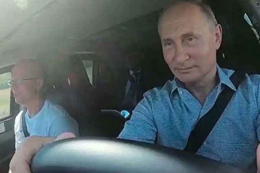 PROCURILO IZ KREMLJA: Šta se sve nalazi u garaži ruskog predsjednika Vladimira Putina…