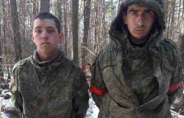 Objavljene fotografije dvojice zarobljenih ruskih vojnika: Putin u rat šalje mladiće…