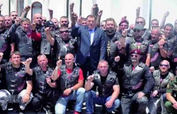 ZOVU IH I “PUTINOVA BRAĆA”: “Noćni vukovi” prodefilovali Banja Lukom i salutirali Dodiku (FOTO, VIDEO)