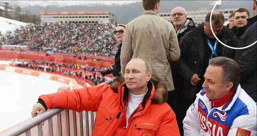 “DAILY MAIL” PIŠE: Vladimir Putin ima rak, stalno ga prati onkolog?