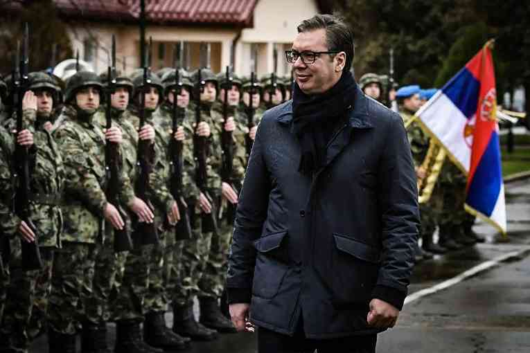 Zašto bi Vučić vratio obavezni vojni rok, šta to znači za Srbe iz regije sa dvojnim državljanstvom