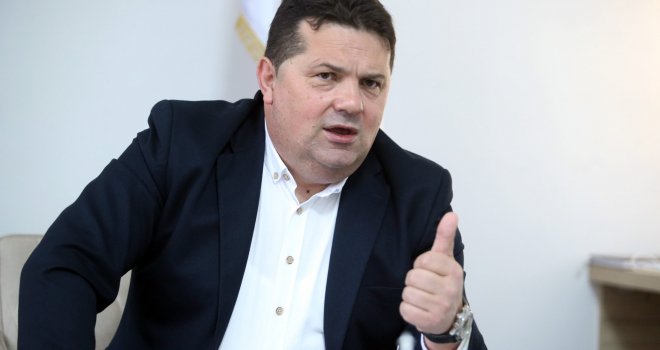 NENAD STEVANDIĆ KAŽE DA DOLAZE TEŠKA VREMENA: Najavio odbranu RS-a i Dodika, samo nije rekao od koga…