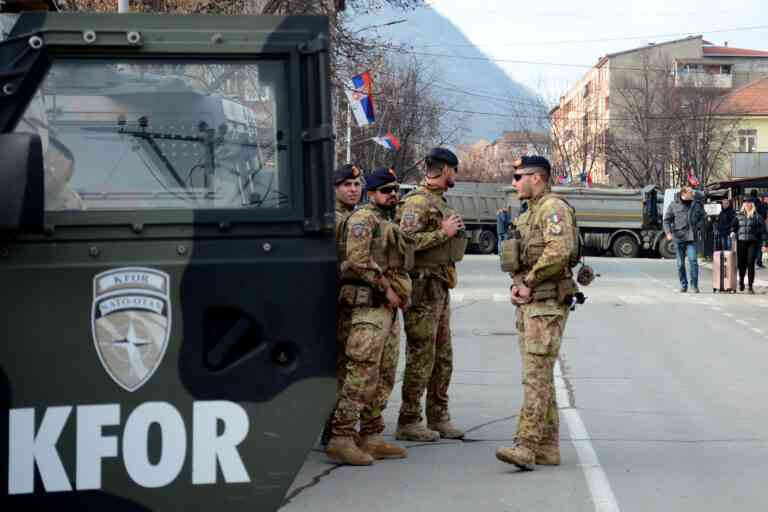 KFOR DEMATOVAO VUČIĆA I POTVRDIO STAVOVE KURTIJA: “Sprovođenje zakona na sjeveru Kosova je isključivi prerogativ kosovske policije!”