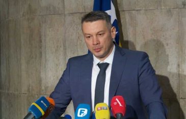 Nešić kao da je ministar u Srbiji, a ne u BiH: Optužuje opoziciju za nasilje, pruža podršku Vučiću