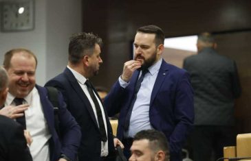 UOČI SJEDNICE U SRIJEDU: Čavalić naredne sedmice očekuje budžet, a Zukan smatra da donošenje ugrožava opozicija