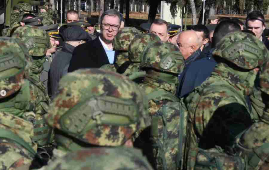 MALO DA SE POHVALI: Vučić sa Dodikom razgledao vojnu opremu Srbije, pa najavio nabavku domaćih dronova…